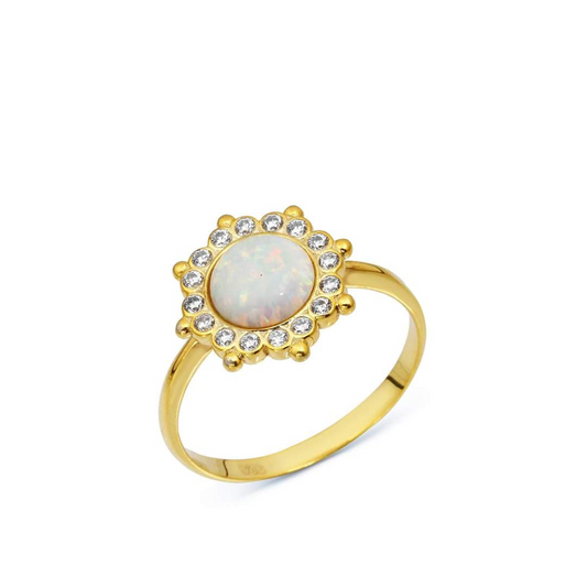 Elara ring i gumed vakker hvit opal og zirkonia på hvit bakgrunn